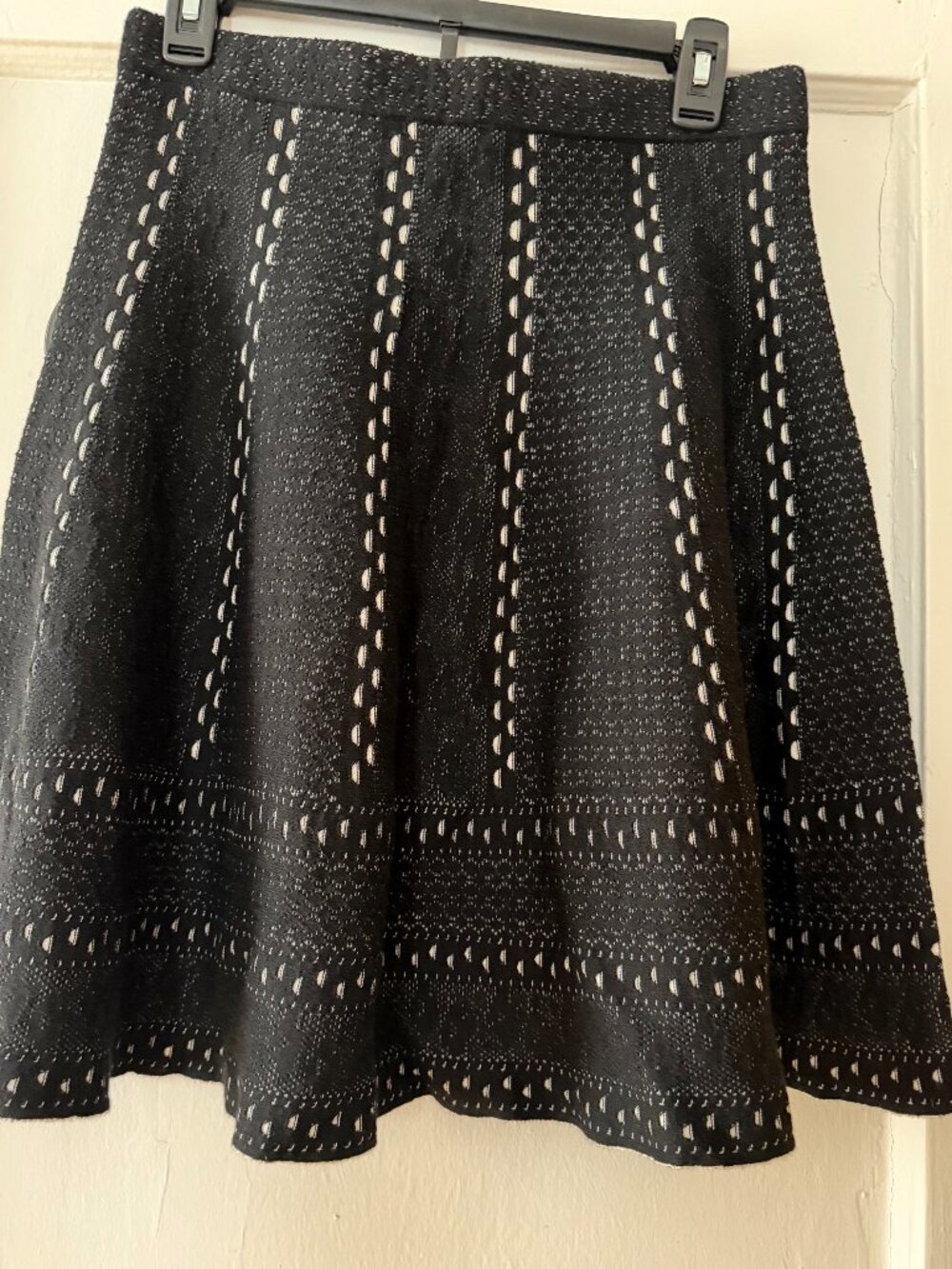 NWT Saks Fifth Avenue Black knit striped flare A-line skirt - Size M